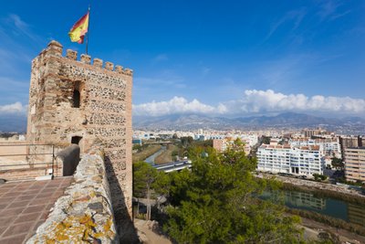 Vista desde el Castillo Sohail hacia el río Fuengirola y la ciudad de Unbekannt Unbekannt